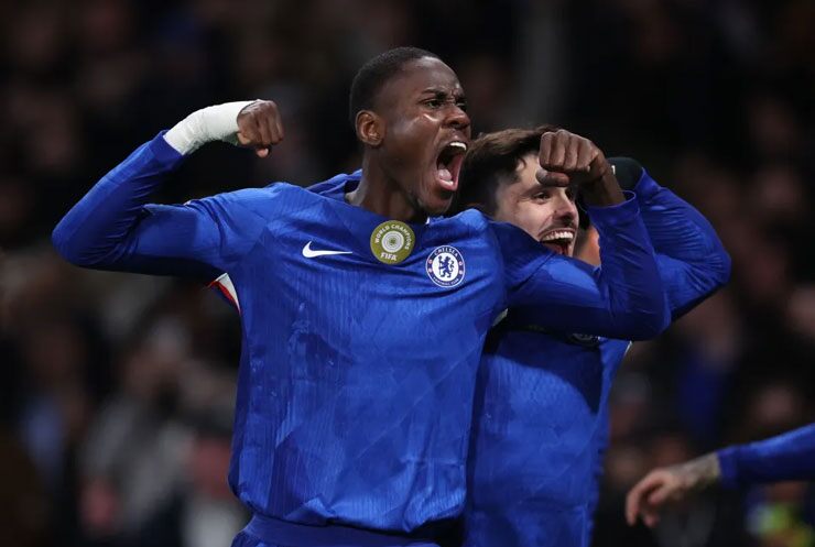 Chelsea cán mốc 300 triệu bảng nhờ bán gà nhà 